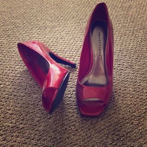 8M Red Peep Toe Heels by Apostrophe